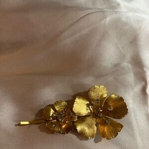 Jennifer Behr gold hair clip.